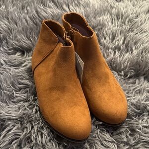 Cat & Jack Tan Dress Chelsea Boots